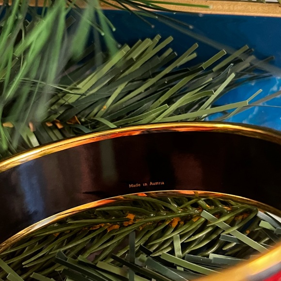 ❤️ Hermes black red & gold bangle bracelet authentic with horses/coat of arms! - Picture 5 of 8